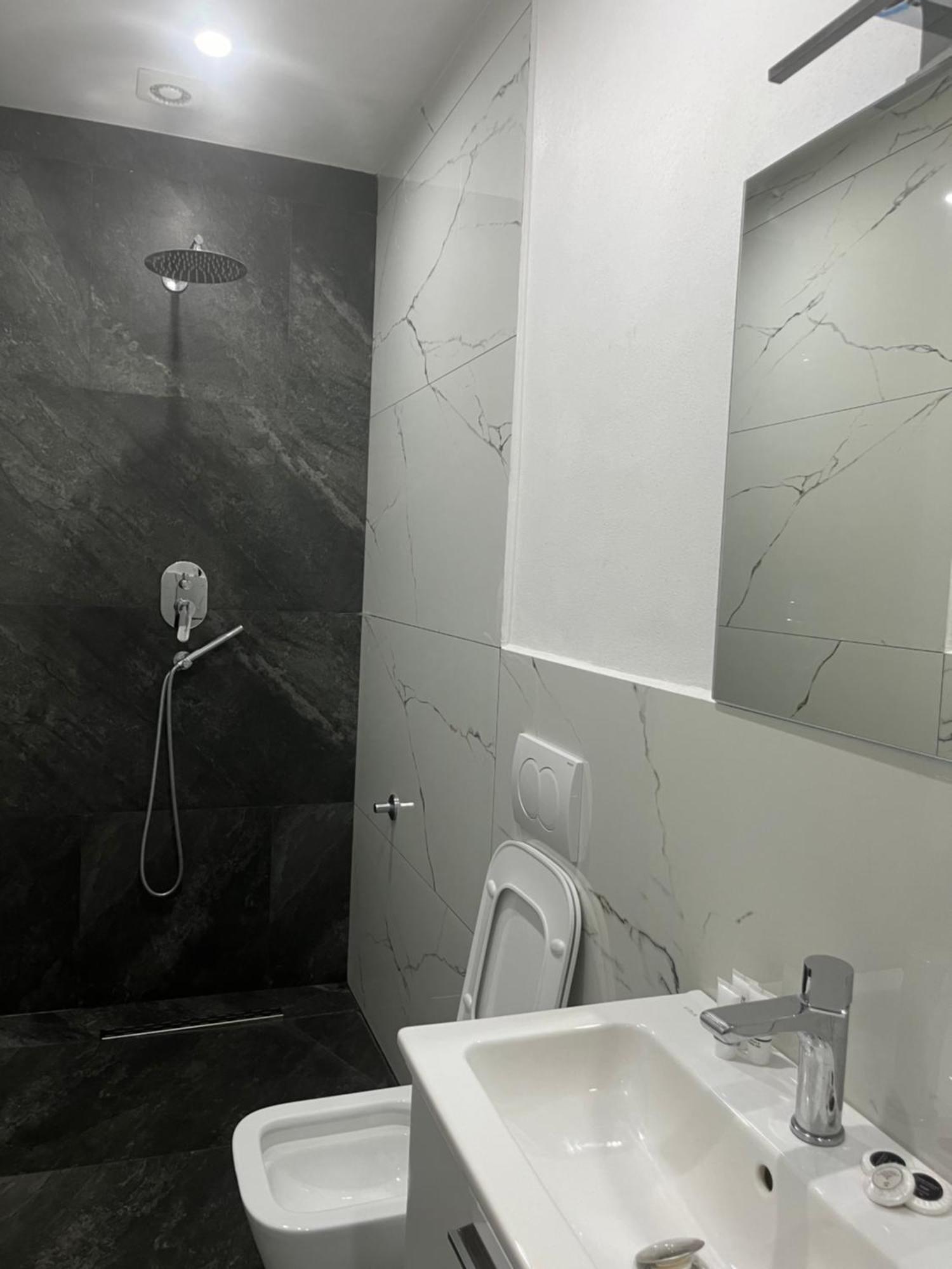 Hotel Luli City Center Драч Екстериор снимка